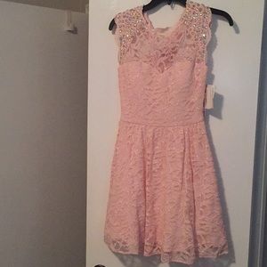 Short cocktail dress with sequins.